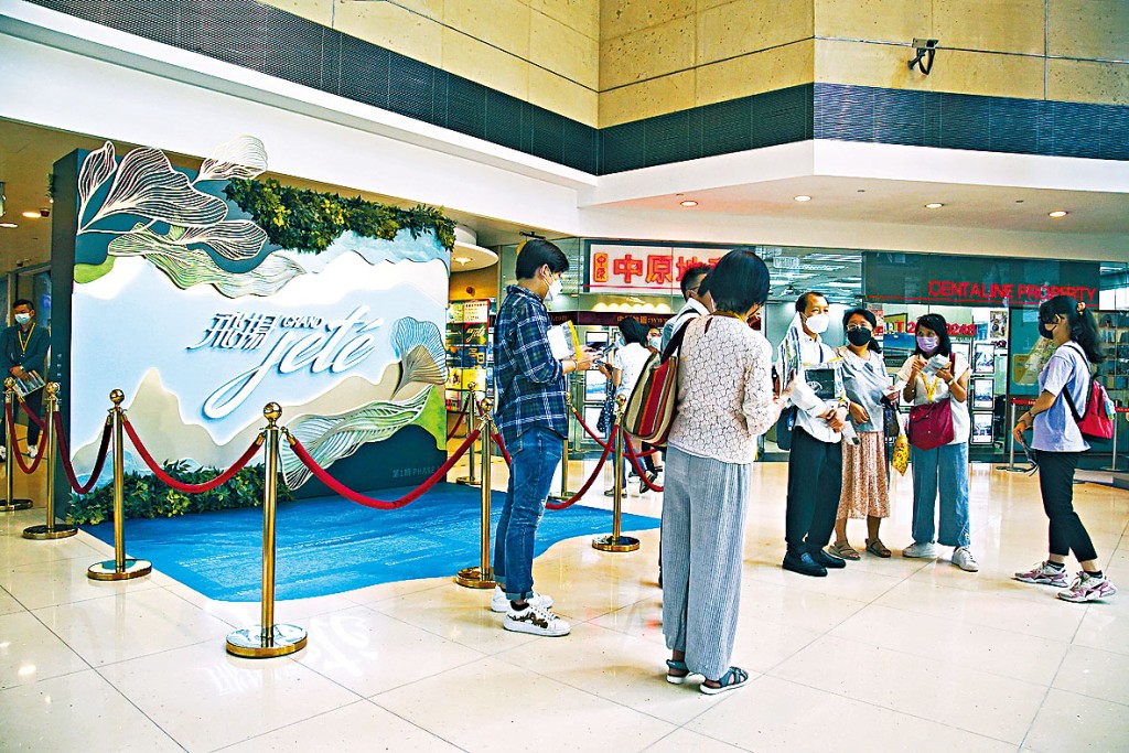 受颱風影響,長實及新地合作發展的屯門飛揚延至今天發售。