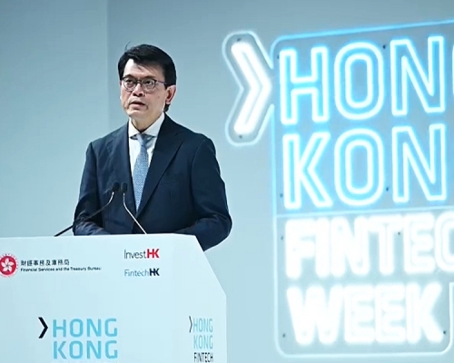 商務及經濟發展局局長邱騰華出席「香港金融科技周 2021」論壇。