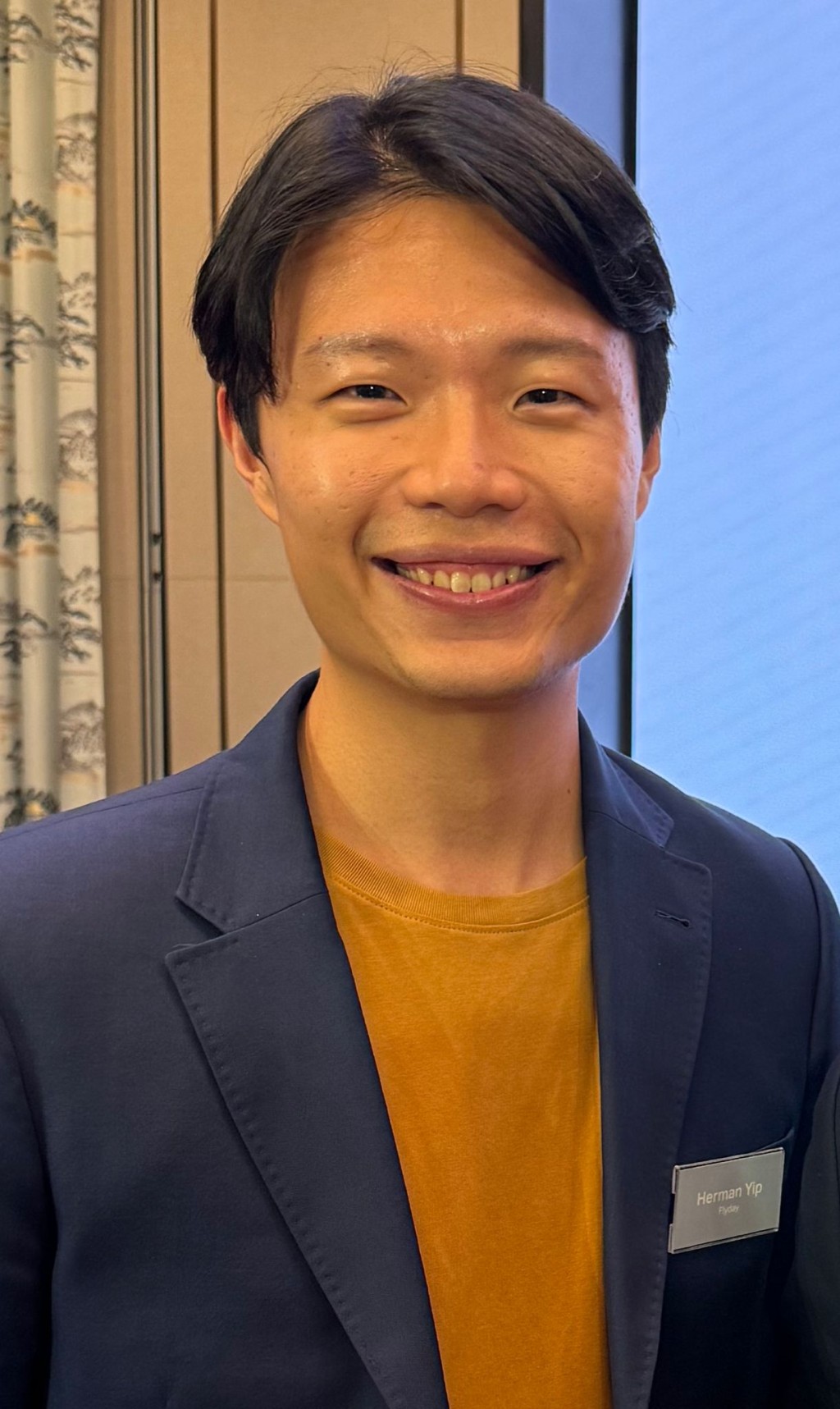 旅遊情報網站Flyday.hk創辦人Herman表示，相信不少留學生會放棄經中東轉機，改為直航或在中東以外地點轉機。看看新聞