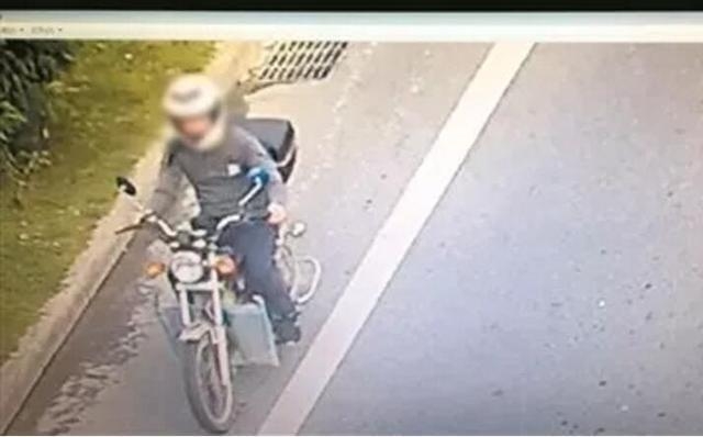 謝男被閉路電視拍到在「綁架」期間,曾騎着電單車出入。(網圖)