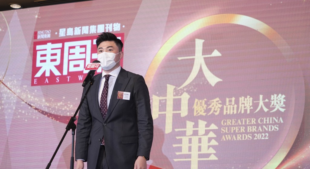 星島新聞集團 執行董事、聯席行政總裁蔡晋祝賀各得獎企業在大中華的發展成就。