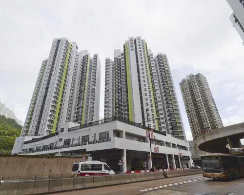 陳帆指葵翠邨的住戶擔心食水問題,可以選擇輪候其他屋邨單位。資料圖片