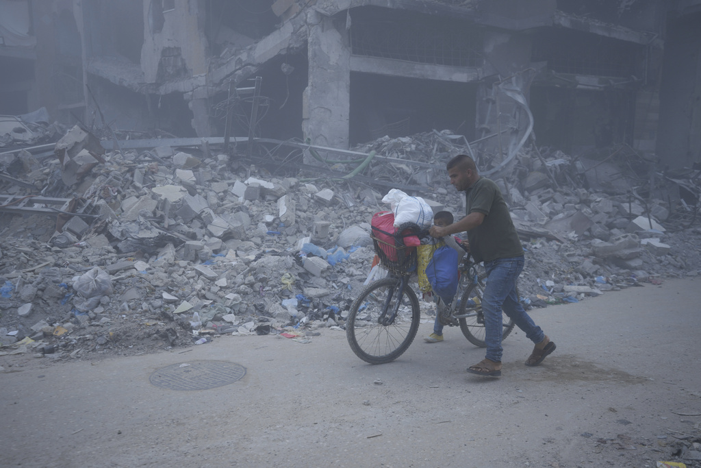 以軍空襲加沙南部城市汗尤尼斯，造成至少70死。美聯社