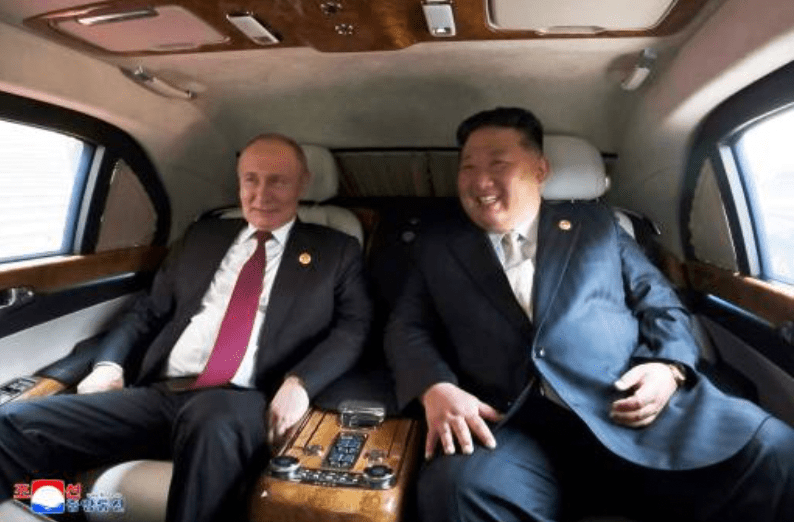 訪華期間，金正恩乘坐普京座駕。法新社