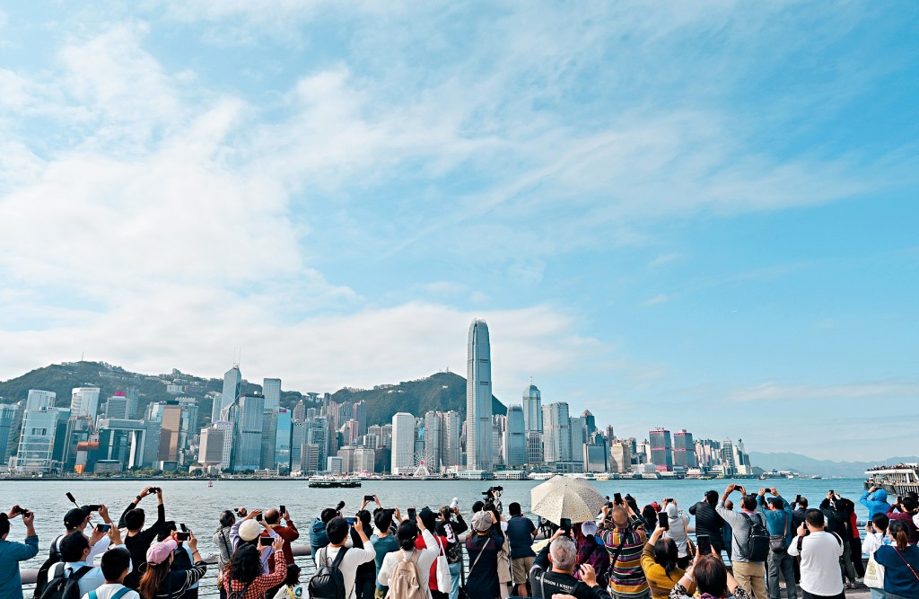 港投公司最新披露,料年底前完成新投資移民的申請者最少100名,首批到帳資金最少3億元。