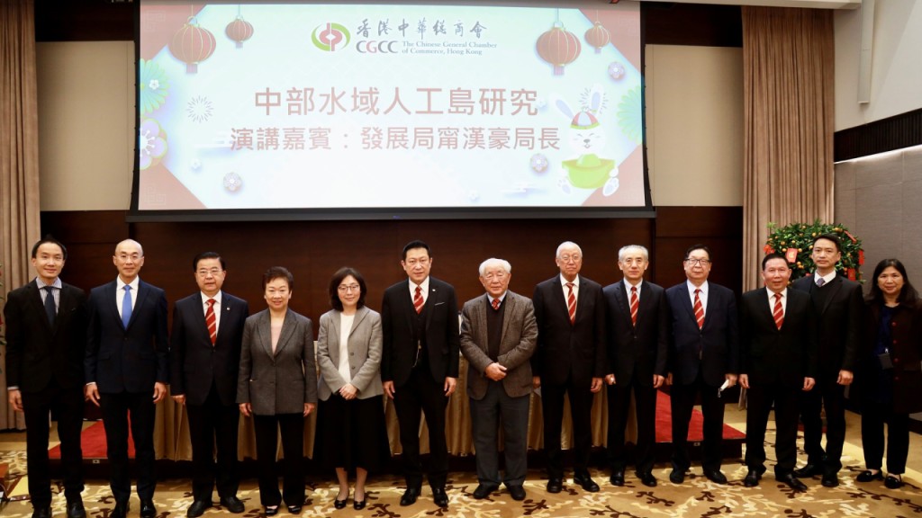 展局率領項目團隊出席香港中華總商會會董會講座,局方對項目得到支持感到十分鼓舞。發展局FB