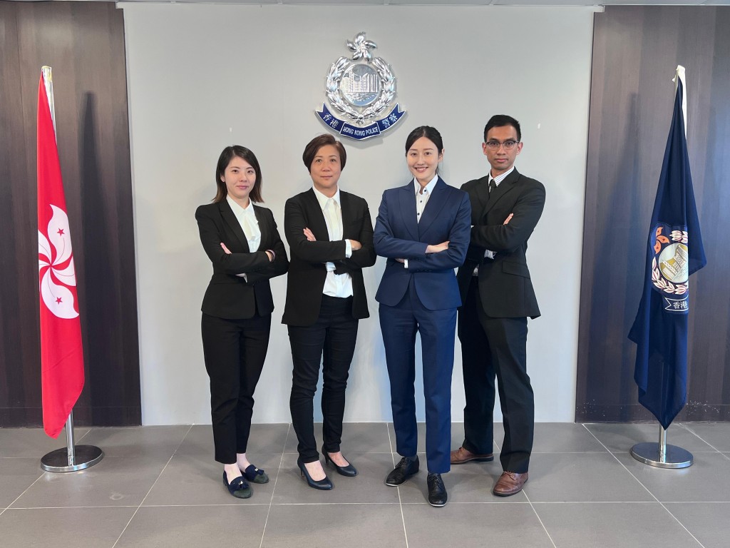 羅麗芬、陳麗娥、王靜怡和吳偉杰(左起)早前處理一宗兒童被非禮案件,成功在短時間內完成調查工作並將疑犯繩之於法,事後獲受害人的父親致送感謝信。 羅麗芬、陳麗娥、王靜怡和吳偉杰(左起)早前處理一宗兒童被非禮案件,成功在短時間內完成調查工作並將疑犯繩之於法,事後獲受害人的父親致送感謝信。
