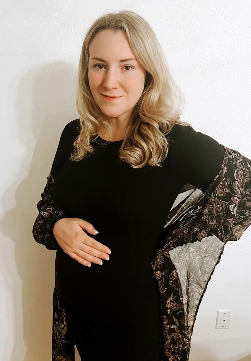 懷孕20周的考克斯（Kate Cox）證實胎兒有缺憾難以存活，卻要為了墮胎走法律程序。 美聯社
