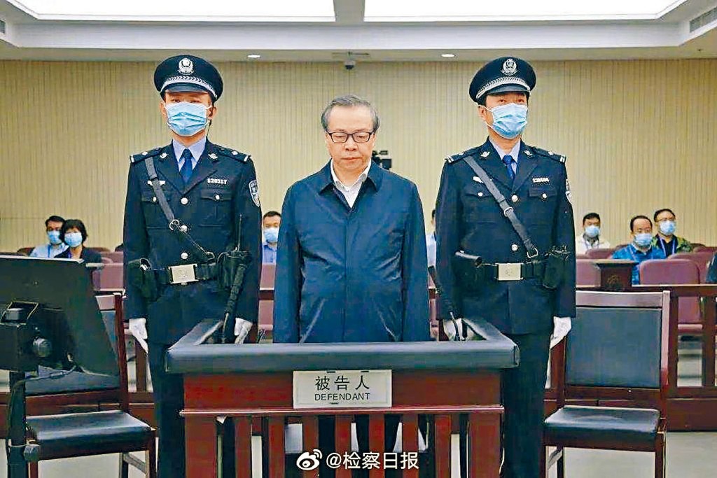 華融前董事長賴小民昨天在天津受審。