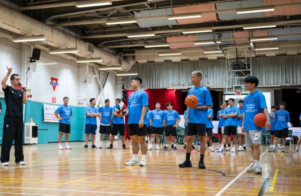 香港中華基督教青年會聯同歐綠保柏林籃球隊，為修讀體育相關學科的本地專上院校學生設計及推行專屬教練培訓課程。