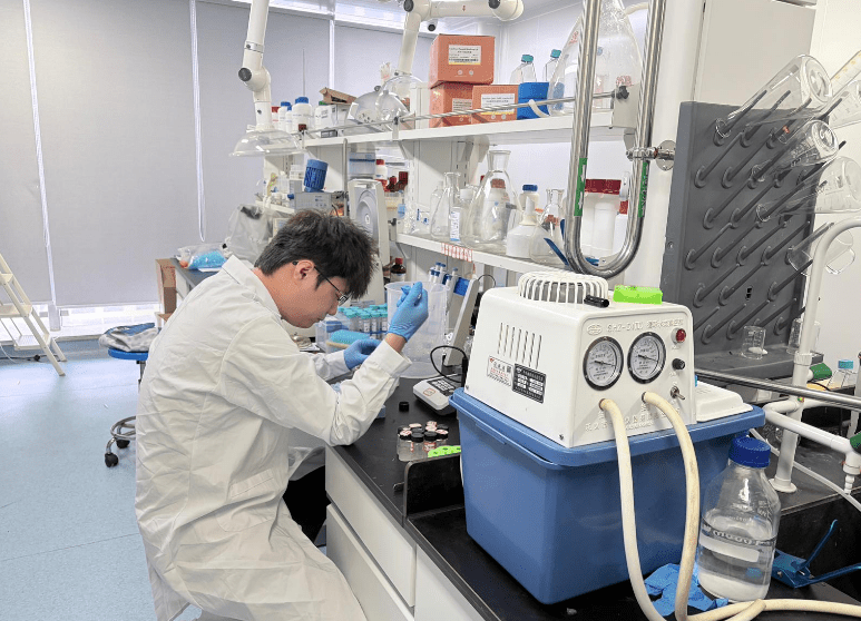 採訪團到橫琴澳門大學高等研究院中華醫藥及轉化醫學研發中心 採訪團到橫琴澳門大學高等研究院中華醫藥及轉化醫學研發中心