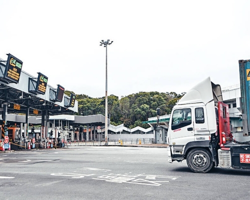 深圳政府要求跨境司機提供新型肺炎檢測報告,業界要求港府資助檢測費用。