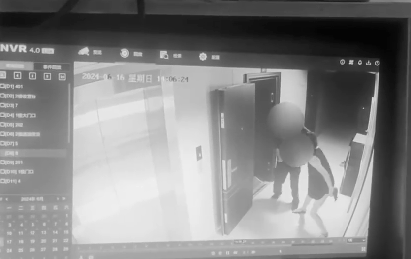 閉路電視畫面顯示,李莉被入室搶劫的歹徒瘋狂襲擊。 閉路電視畫面顯示,李莉被入室搶劫的歹徒瘋狂襲擊。