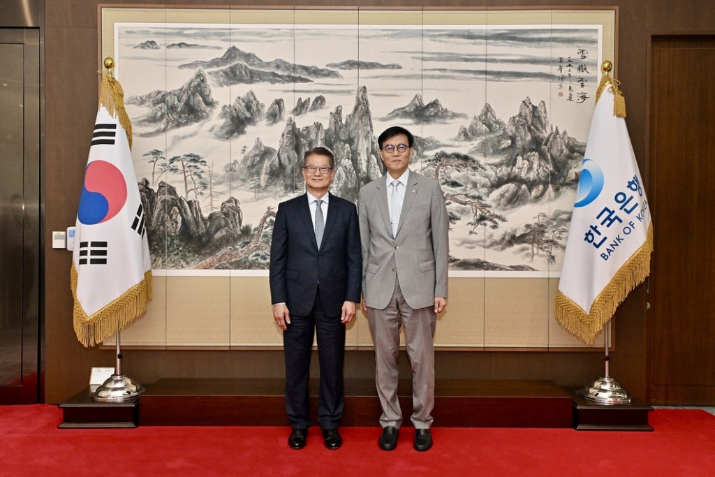 陳茂波與韓國的中央銀行——韓國銀行行長李昌鏞會面。陳茂波fb 陳茂波與韓國的中央銀行——韓國銀行行長李昌鏞會面。陳茂波fb