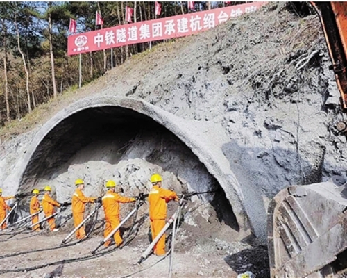 鐵路將於2017年年底動工。