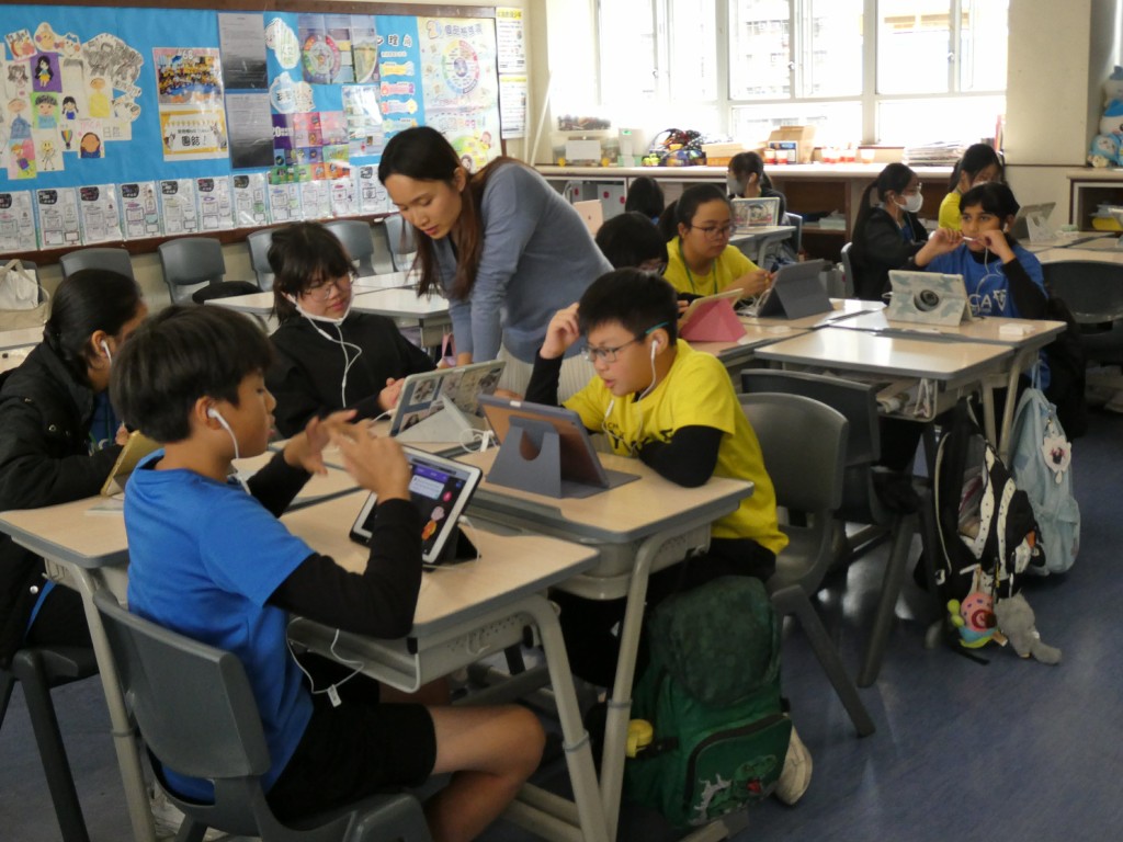 新学年起,教师须每3年完成不少于30小时的数字教育培训,占合共150小时持续专业发展周期的20%。 资料图片 新学年起,教师须每3年完成不少于30小时的数字教育培训,占合共150小时持续专业发展周期的20%。 资料图片