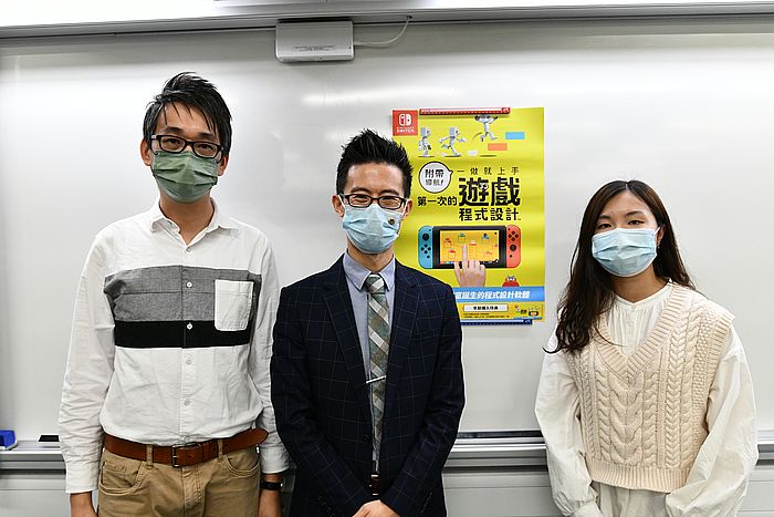 真光書院老師孫sir, 朱sir及課程導師Koey(左起)負責活動的統籌及教學內容，他們均認為同學的表現很認真，並希望藉活動讓學生接觸遊戲程式設計的一些概念，並培養她們解難能力及訓練思考。