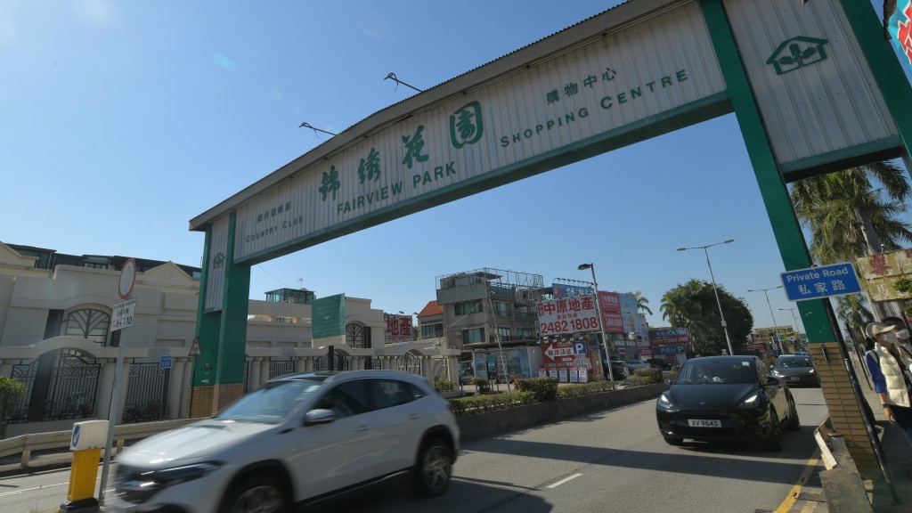 錦繡花園66歲男維修簷篷時墮地 頭部重創昏迷送院。資料圖片