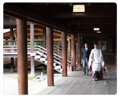 安倍晋三到靖国神社参拜。twitter
