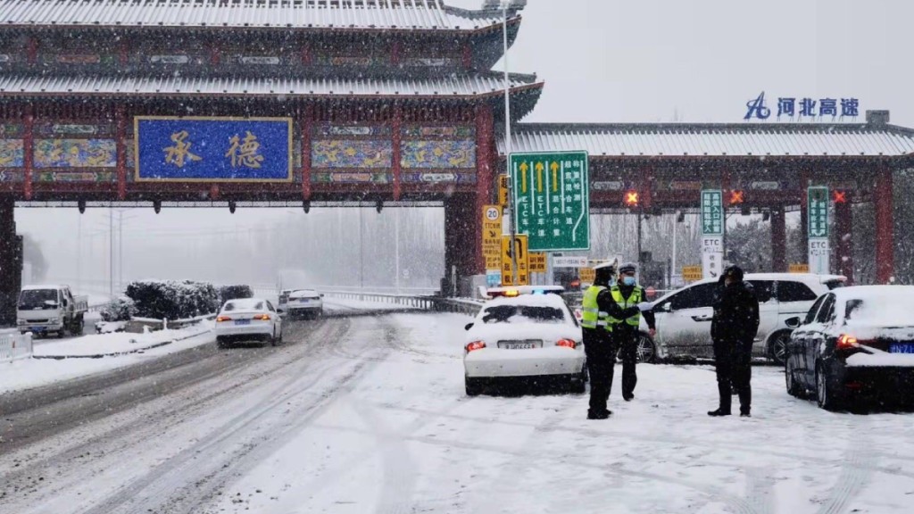 專家指，河北落大雪情況並不罕見。（微博）