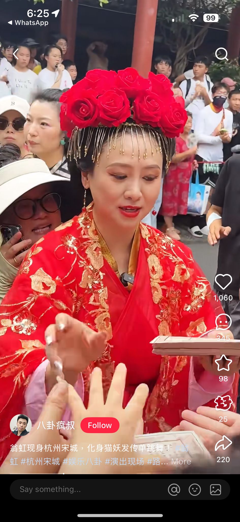 翁虹早前現身內地杭州，在主題公園內派傳單。
