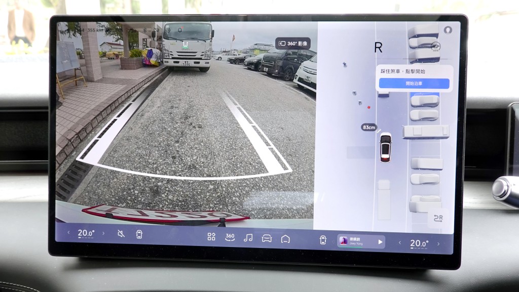 純電動豪華MPV小鵬X9 610 Pro長續航版，可在屏幕選定合適的泊車位置。