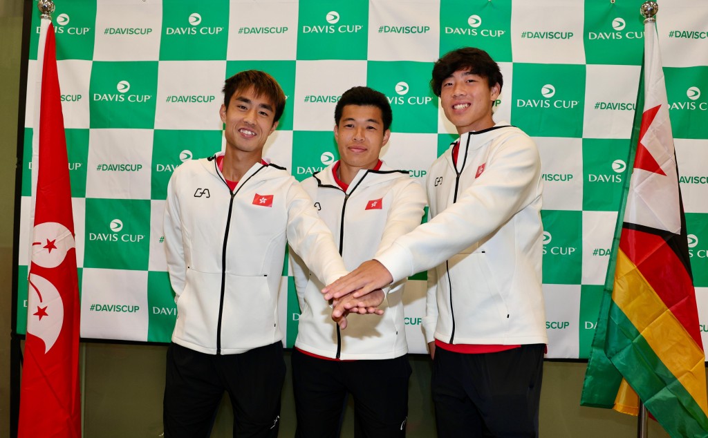 3位香港台維斯盃隊主力黃澤林(右起), 黃俊鏗及王康傑負起謢級的責任. 