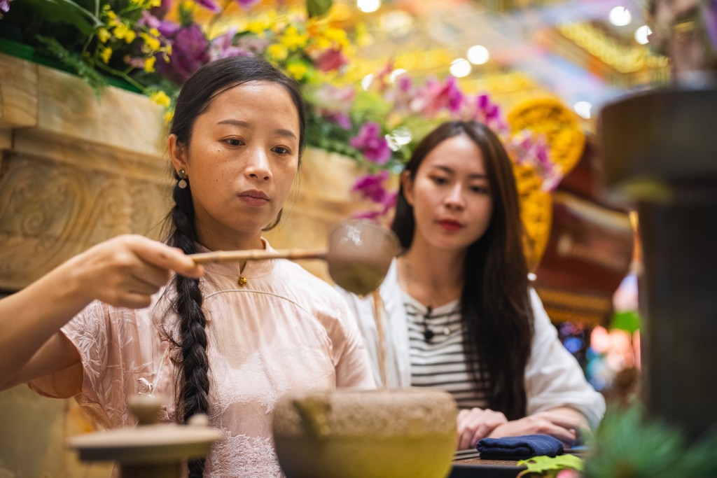 感恩尊親茶會,藉茶水敬奉尊親,宣揚孝道精神。