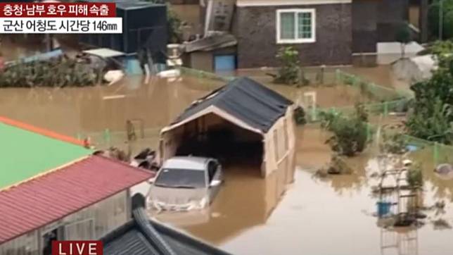 汽車及房屋遭洪水淹沒。網上圖片