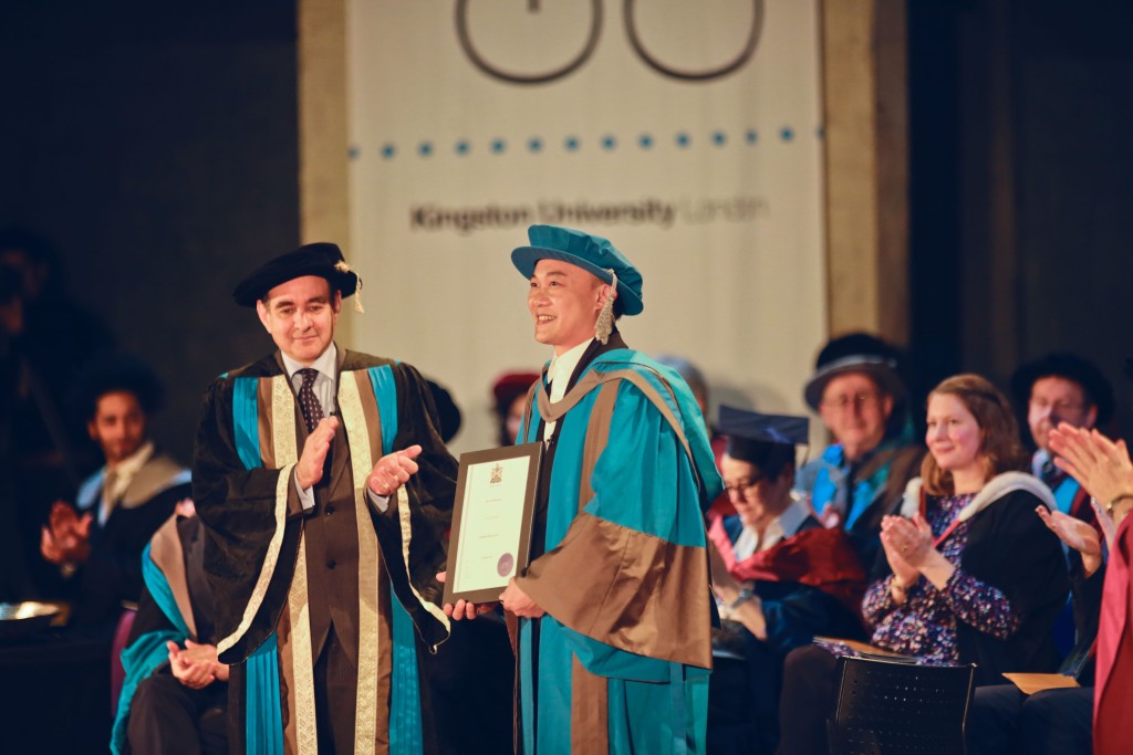 陈奕迅2014年获母校英国伦敦金士顿大学颁获荣誉博士，以表扬他在音乐上及推动广东歌的的贡献。