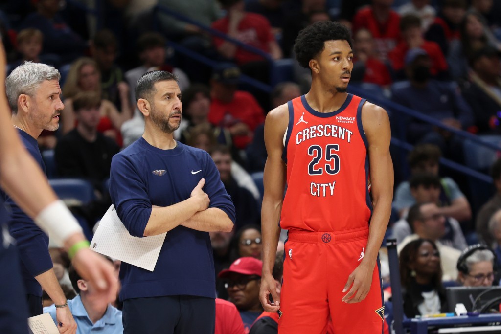 梅菲(右)今場獲得11分5籃板4助攻。AP 梅菲(右)今場獲得11分5籃板4助攻。AP