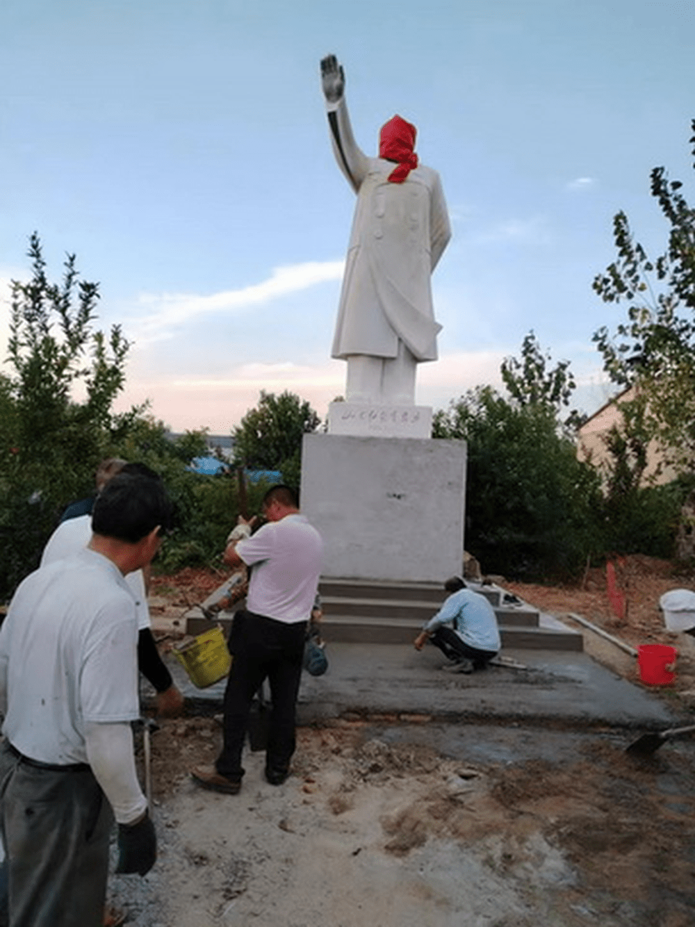 毛主席雕像8月在山东省临沂市郯城县曾出现被盗事件。红歌会网