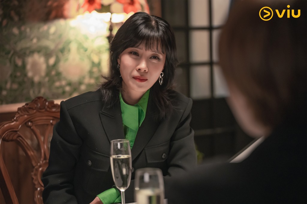 裕善飾演酒店副社長尹海美。