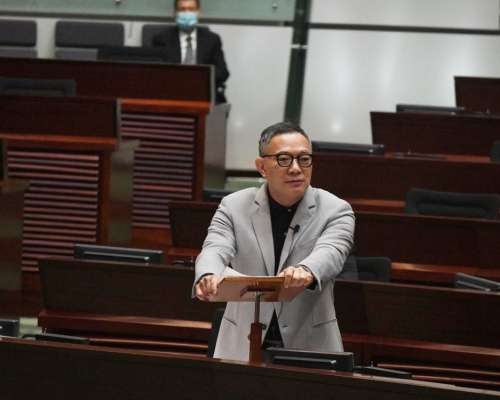 立法會通過謝偉俊提出,要求政府果斷回應外國干預的議案。