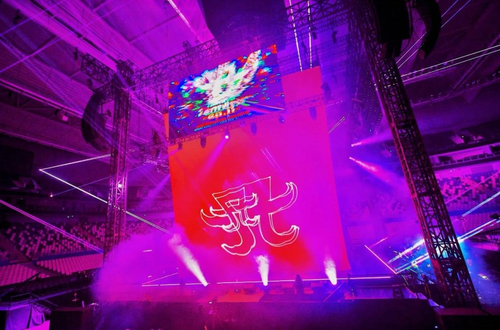 步姐在沒有觀眾的情況下,從第一首歌一路唱到encore。 步姐在沒有觀眾的情況下,從第一首歌一路唱到encore。