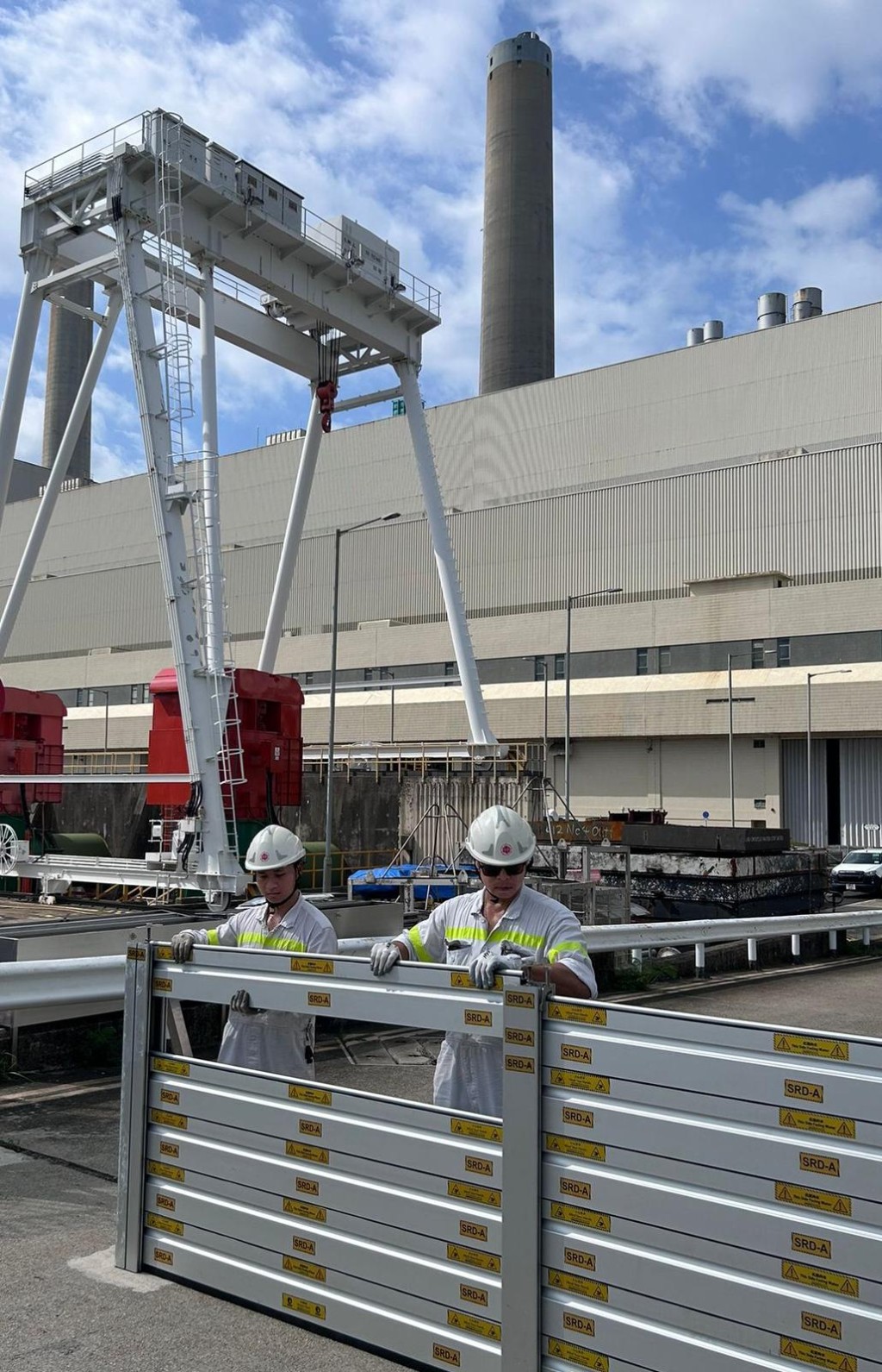 南丫發電廠內多個關鍵地點和低窪地區分別 設置擋水閘和集水泵。