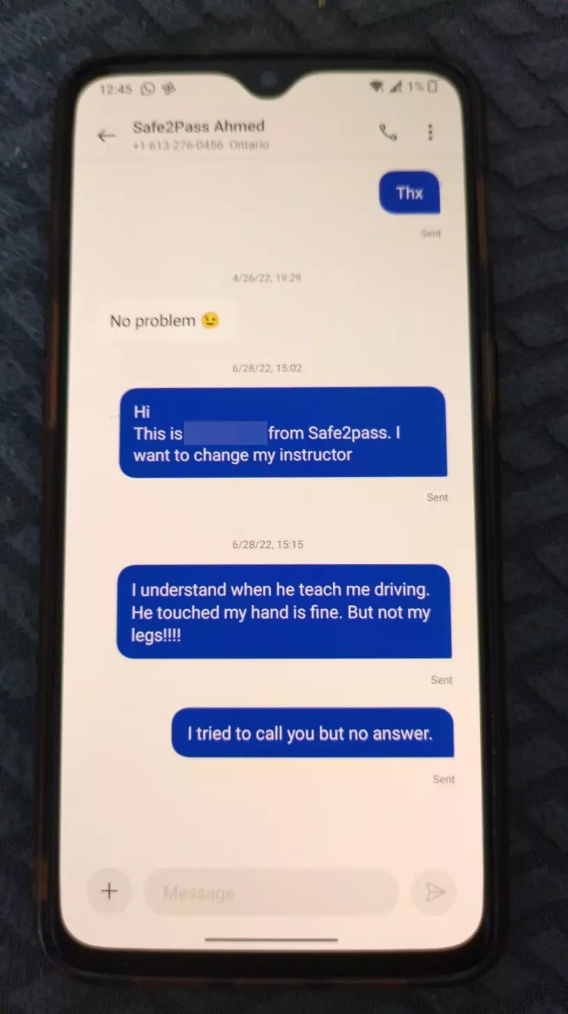 Y小姐(化名)曾以短訊向駕駛學校Safe 2 Pass投訴。受訪者提供 Y小姐(化名)曾以短訊向駕駛學校Safe 2 Pass投訴。受訪者提供