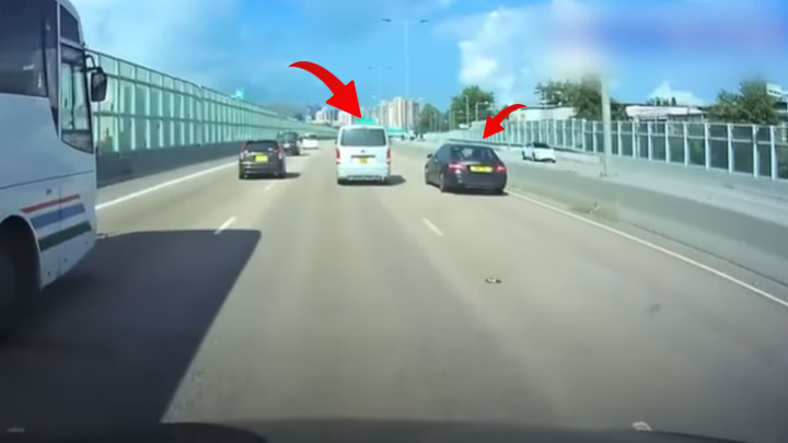 一輛私家車與一輛客貨車在元朗公路上互相爭線爬頭。片段截圖
