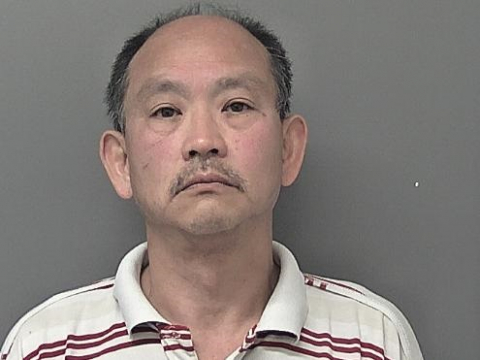 涉案男子為現年六十三歲的前皇家香港警察姓戚，洋名Ken Chik。