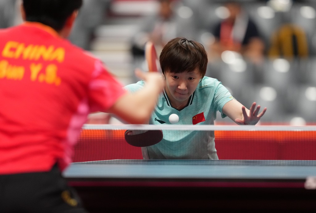 王曼昱4:2挫孙颖莎封后 国乒包办女单金银。新华社