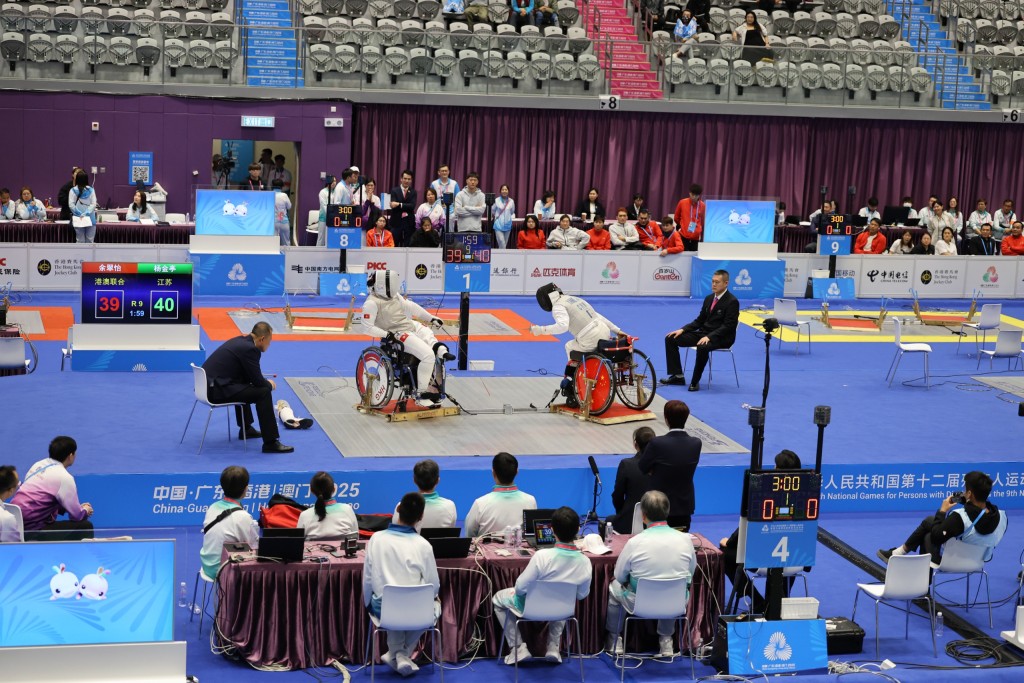 港澳聯隊對江蘇隊的銅牌戰成全場焦點。徐嘉華攝 港澳聯隊對江蘇隊的銅牌戰成全場焦點。徐嘉華攝