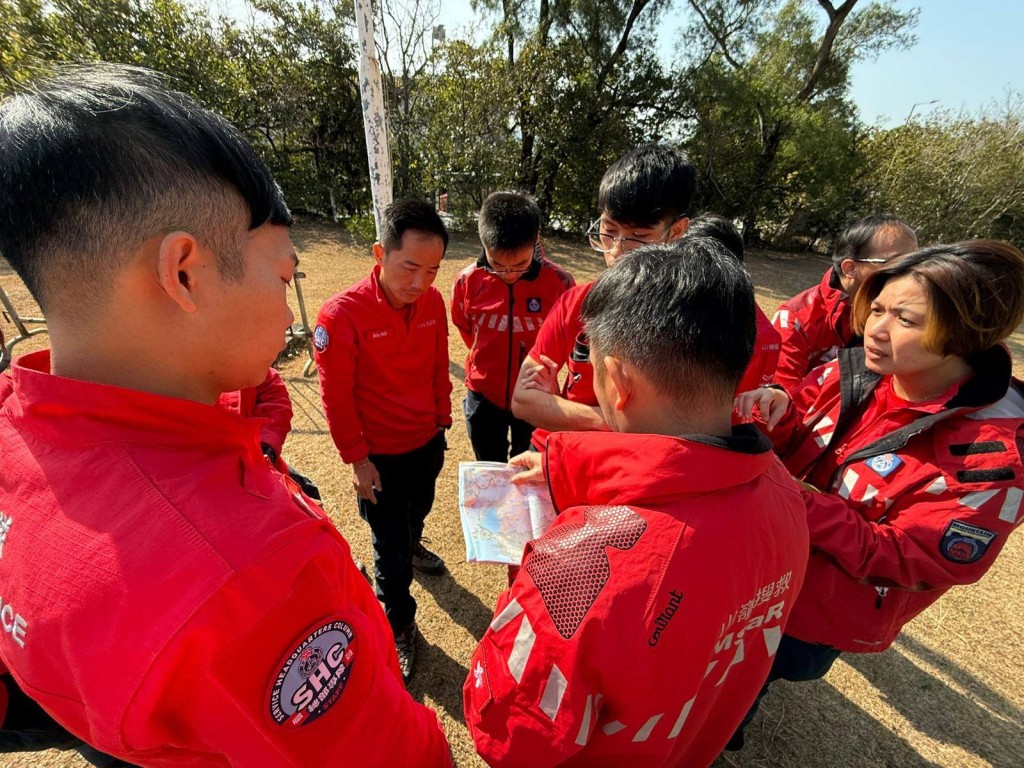 民安隊早前在大嶼山長沙一帶協助搜索。fb「民眾安全服務隊」圖片