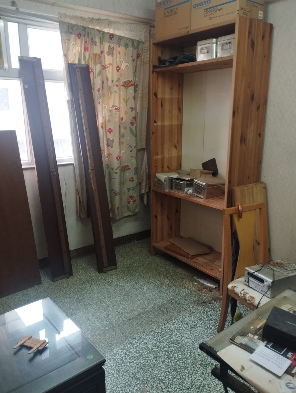 单位开拍价208万元，较银行估价320万元低112万元或35%。