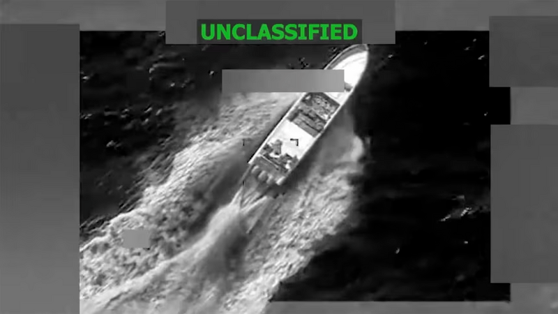 美國南方司令部在X公開影片截圖，顯示美軍在東太平洋瞄準一艘疑似運毒船。美國南方司令部X帳號