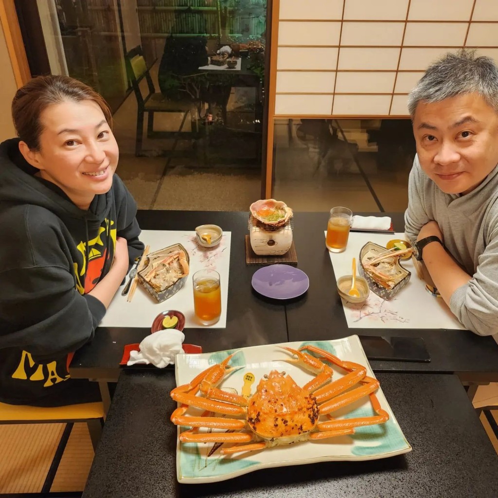 陈伶俐与丈夫刘颂铭（右）2月二人世界去日本。