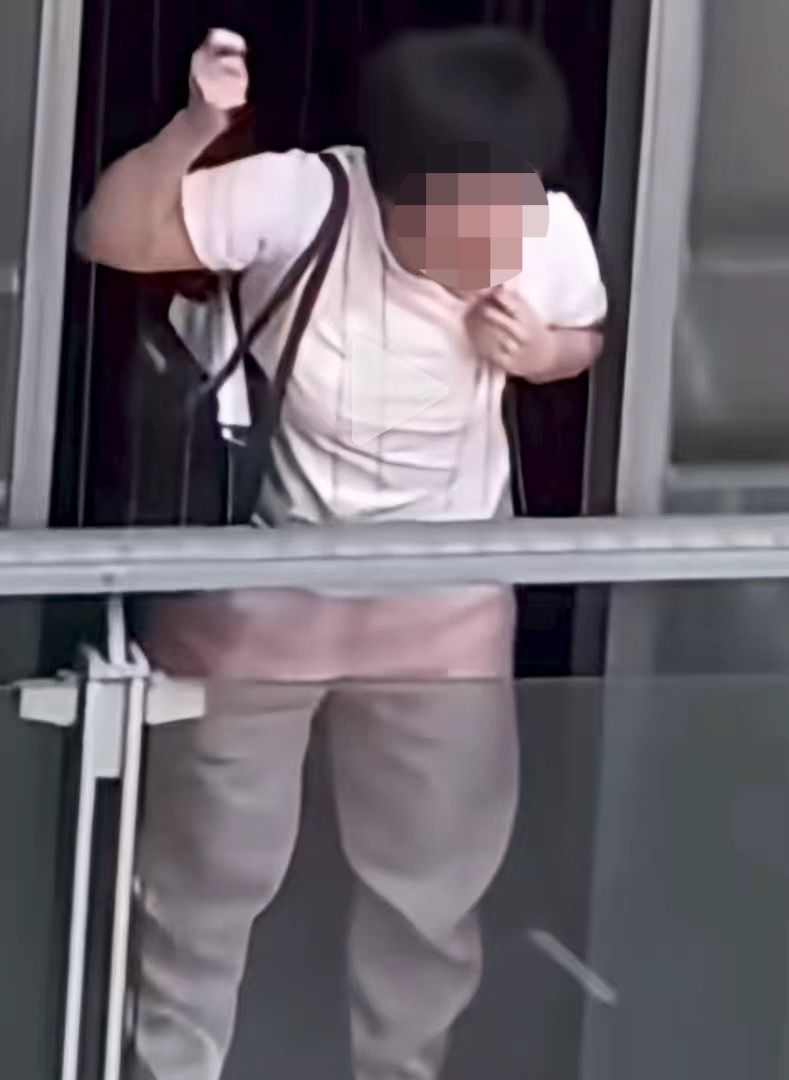 女子事發時情緒激動。網上圖片
