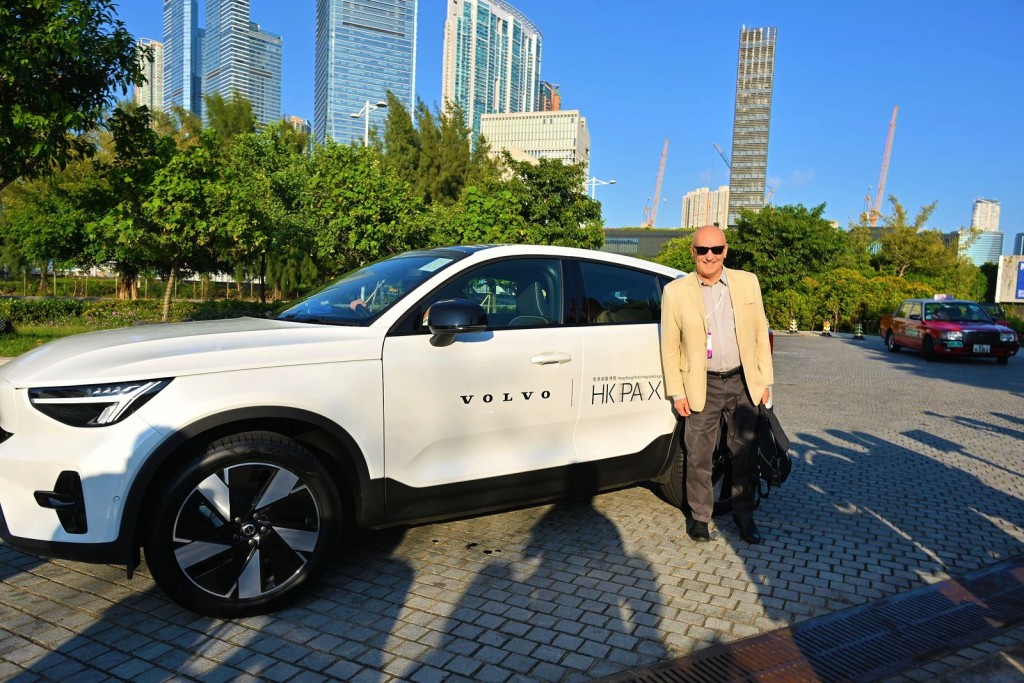 Volvo EM90成為「香港演藝博覽」的指定貴賓車，為與會者保駕護航。