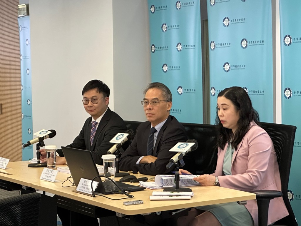 調查顯示HR認為現時的僱傭措施不能夠協助僱員履行家庭照顧責任。 調查顯示HR認為現時的僱傭措施不能夠協助僱員履行家庭照顧責任。