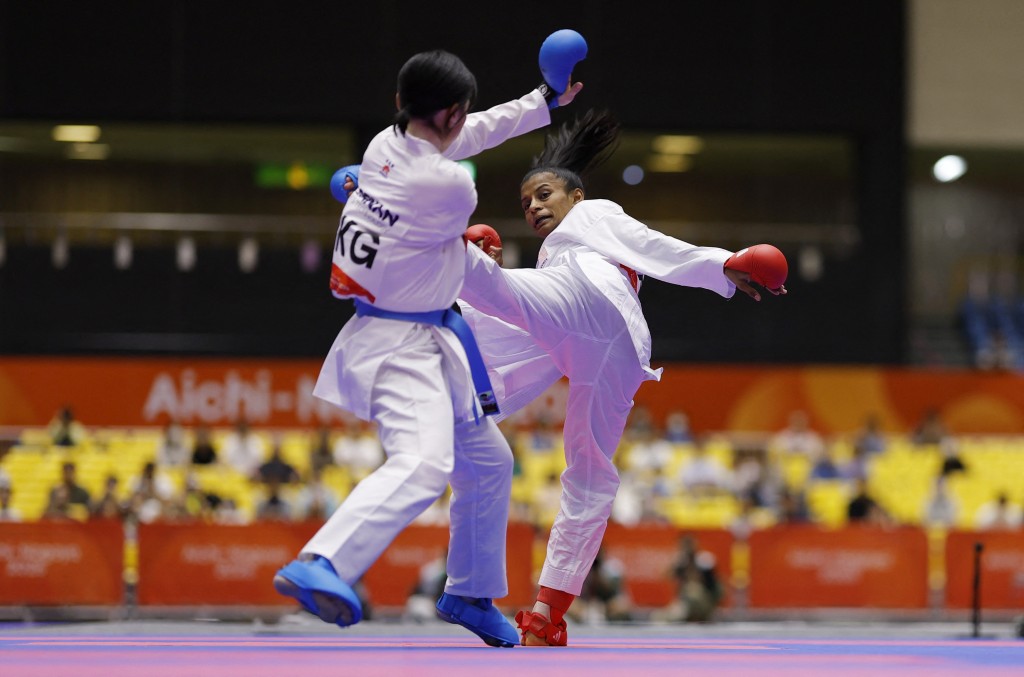 曾綺婷於亞運女子「組手」50公斤級決賽憾負馬來西亞選手Shahmalarani CHANDRAN，取得銀牌。路透社
