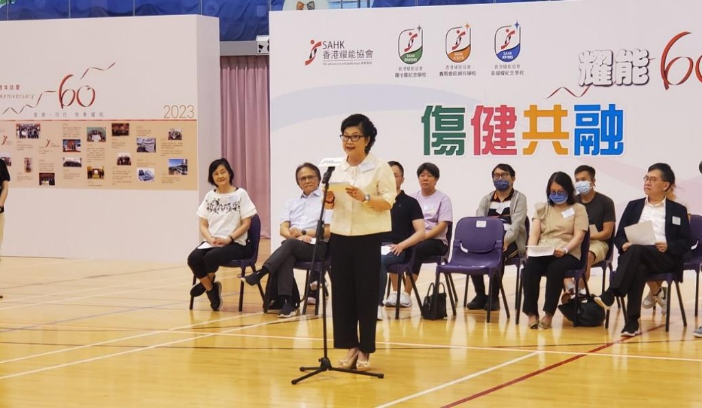 香港耀能協會董事會主席彭徐美雲女士，致歡迎辭時表示同學們必定能夠在參與運動的過程中有所得著。公關圖片